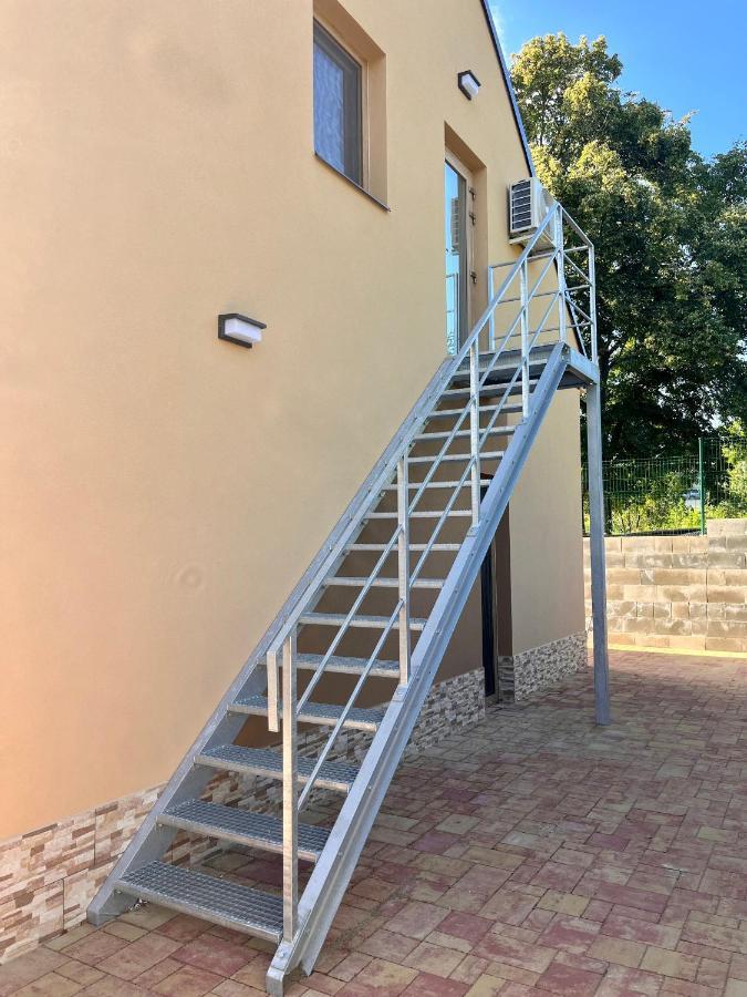 Apartamento U Srubu Moravany  Exterior foto